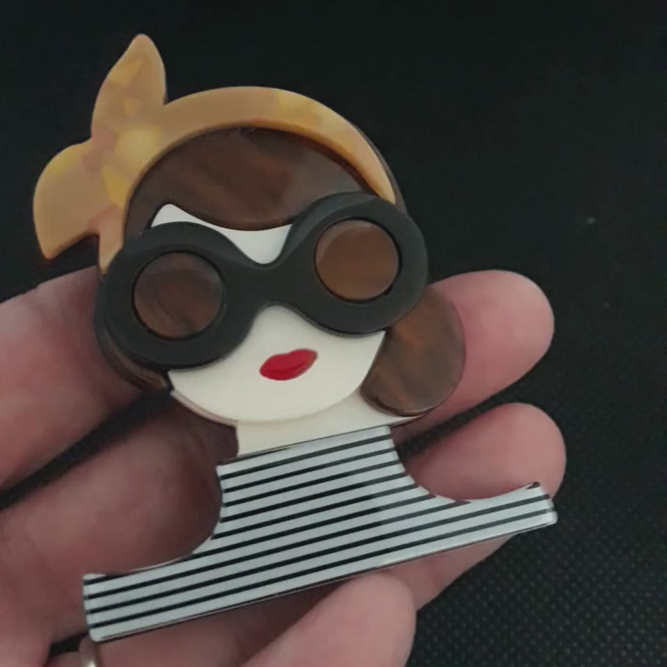 Fancy Brooch Modern wear lady bowknot dark glasses acrylic brooch pin