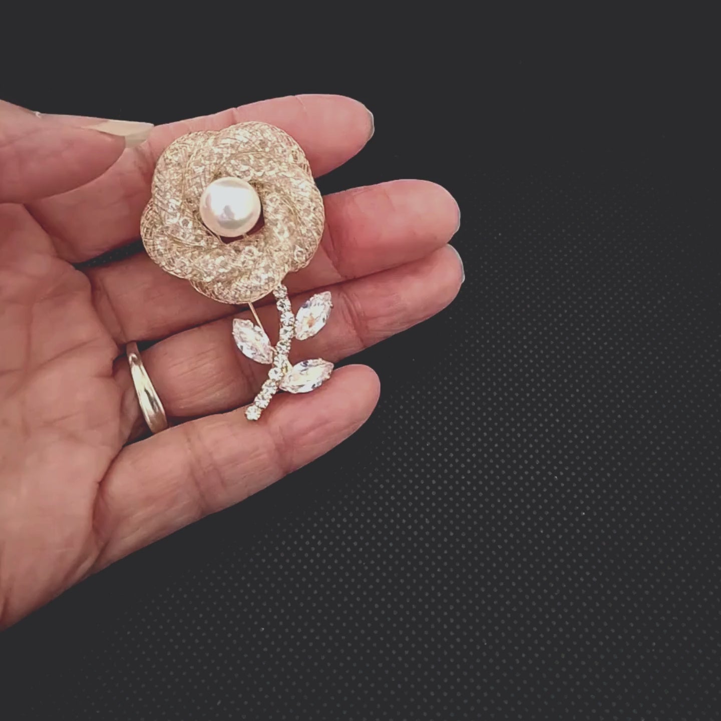 Fancy Brooch - elegant sparkling Rhinestones flower brooch lapel pin